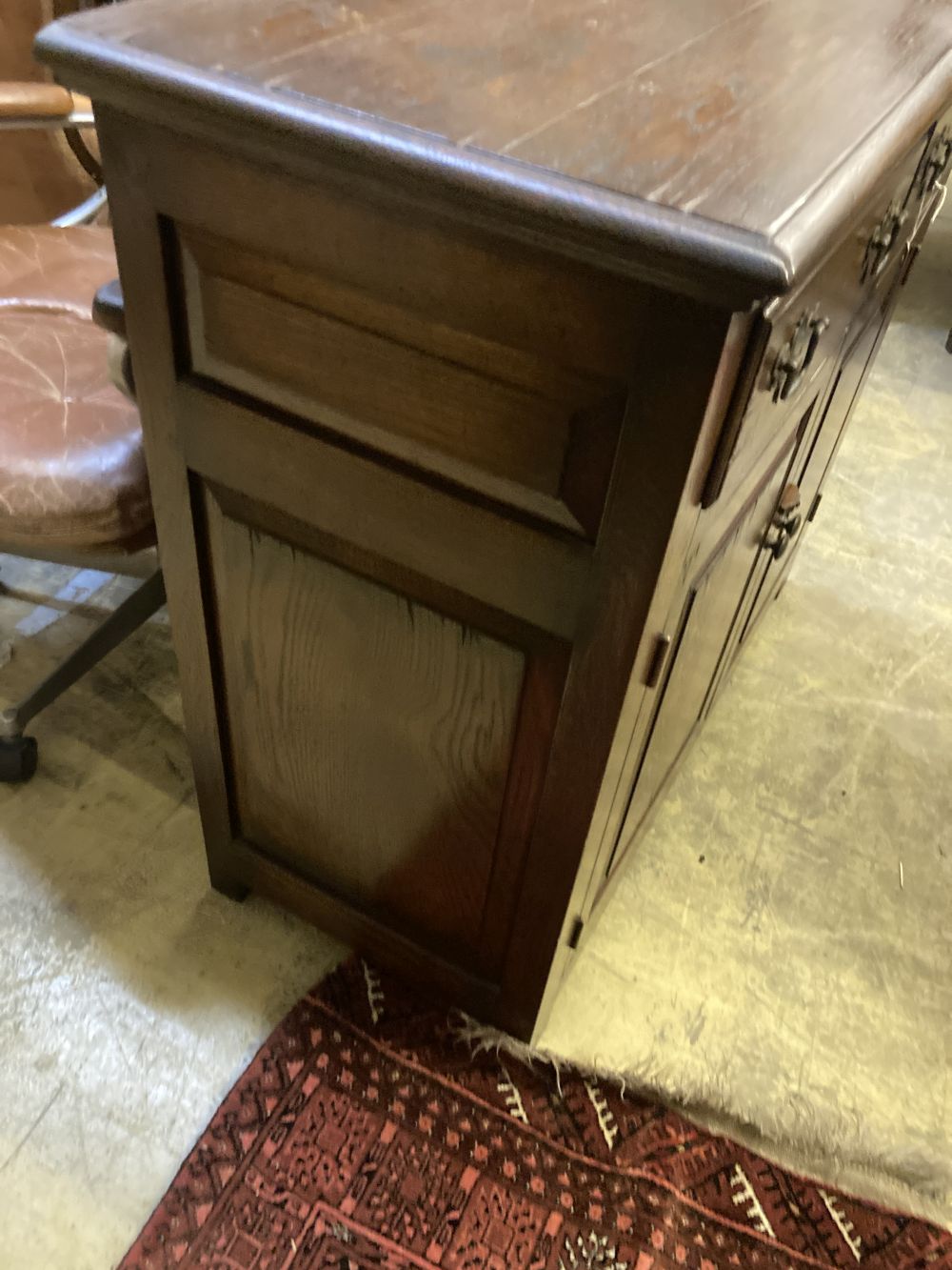 A small 18th century style oak dresser base, width 100cm depth 46cm height 92cm